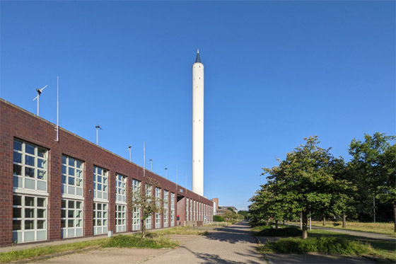 Das Bremer Institut für Produktion und Logistik in Sichtweite des Fallturms