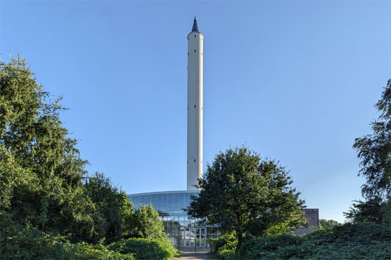 Der Fallturm des Zentrums für angewandte Raumfahrttechnologie und Mikrogravitation