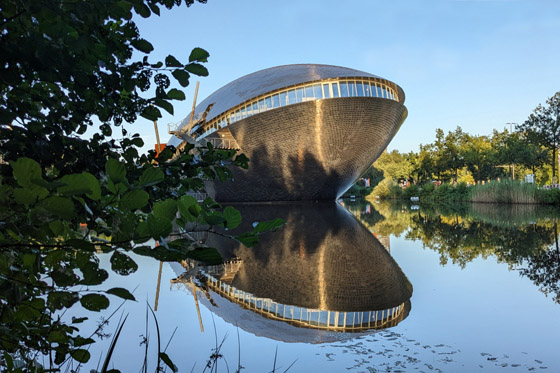 Das Universum Science Center ist das futuristische Wahrzeichen des Technologieparks